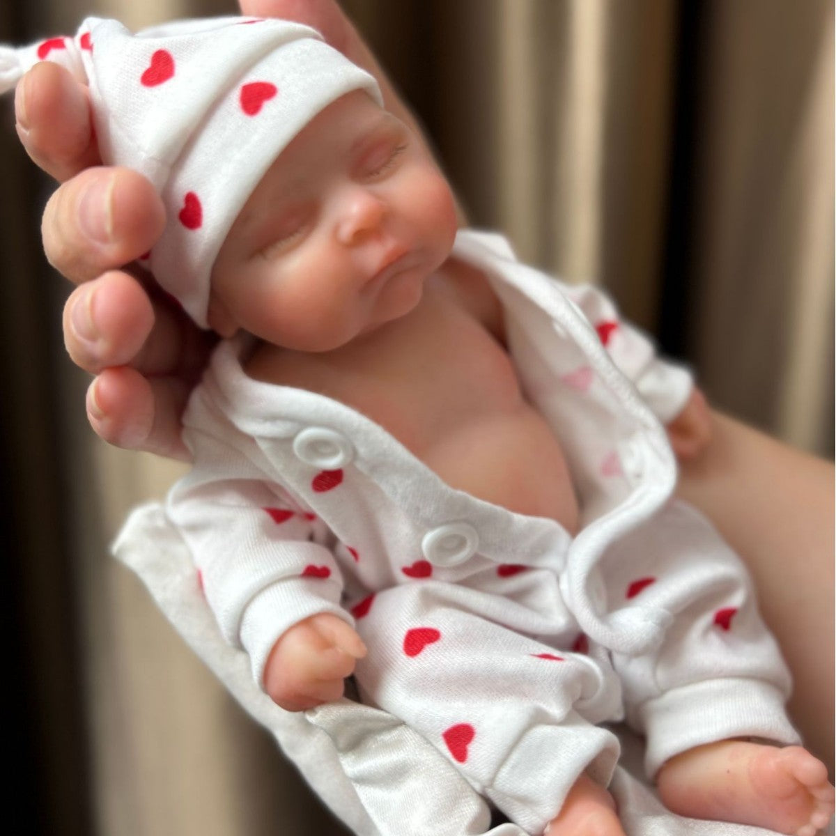 20cm Silicone Closed Eyes Peaches Mini Reborn Baby Girl In Red Heart Jumpsuits