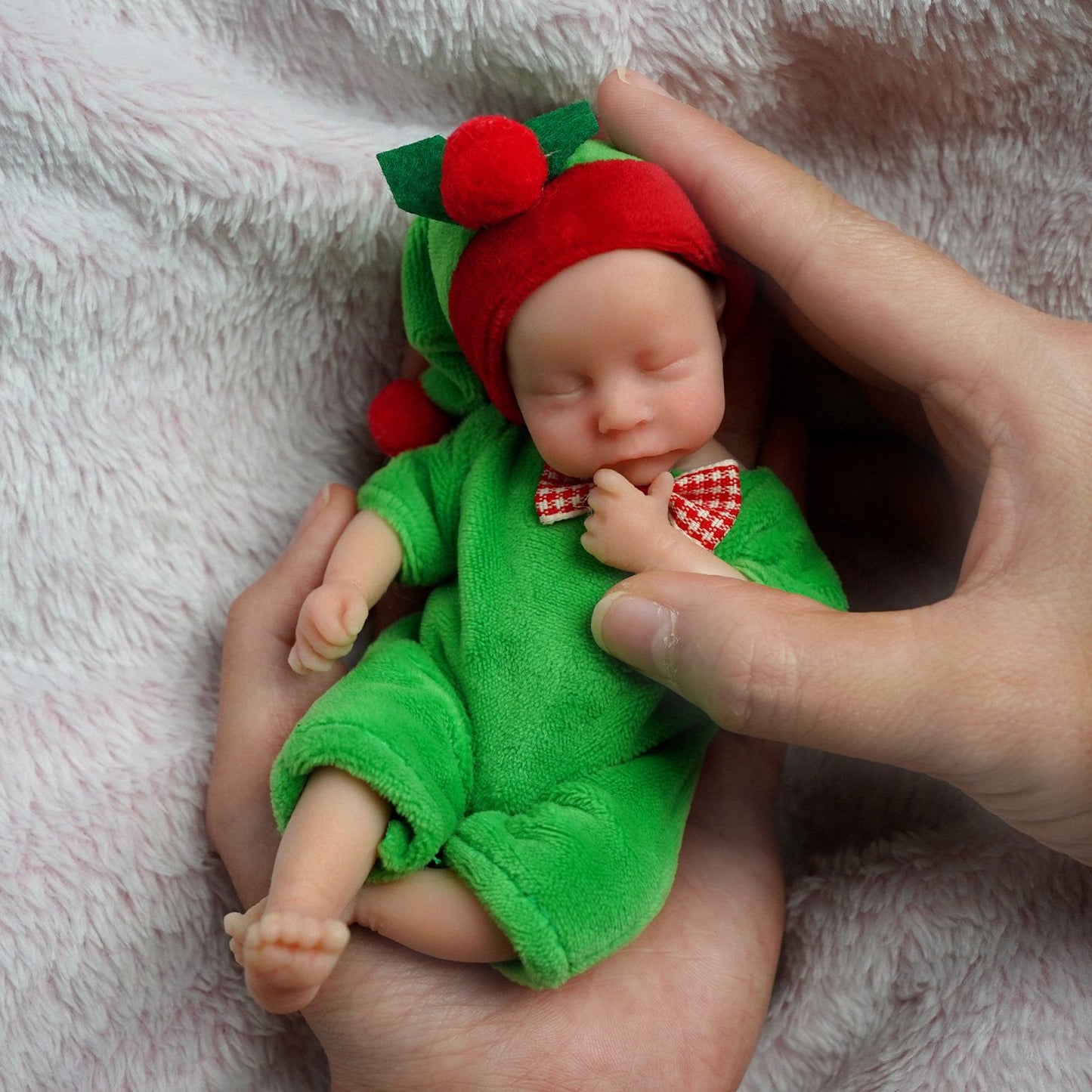 6 Inch Closed Eyes Mini Reborn Doll Boy With Christmas Clothes-Levi