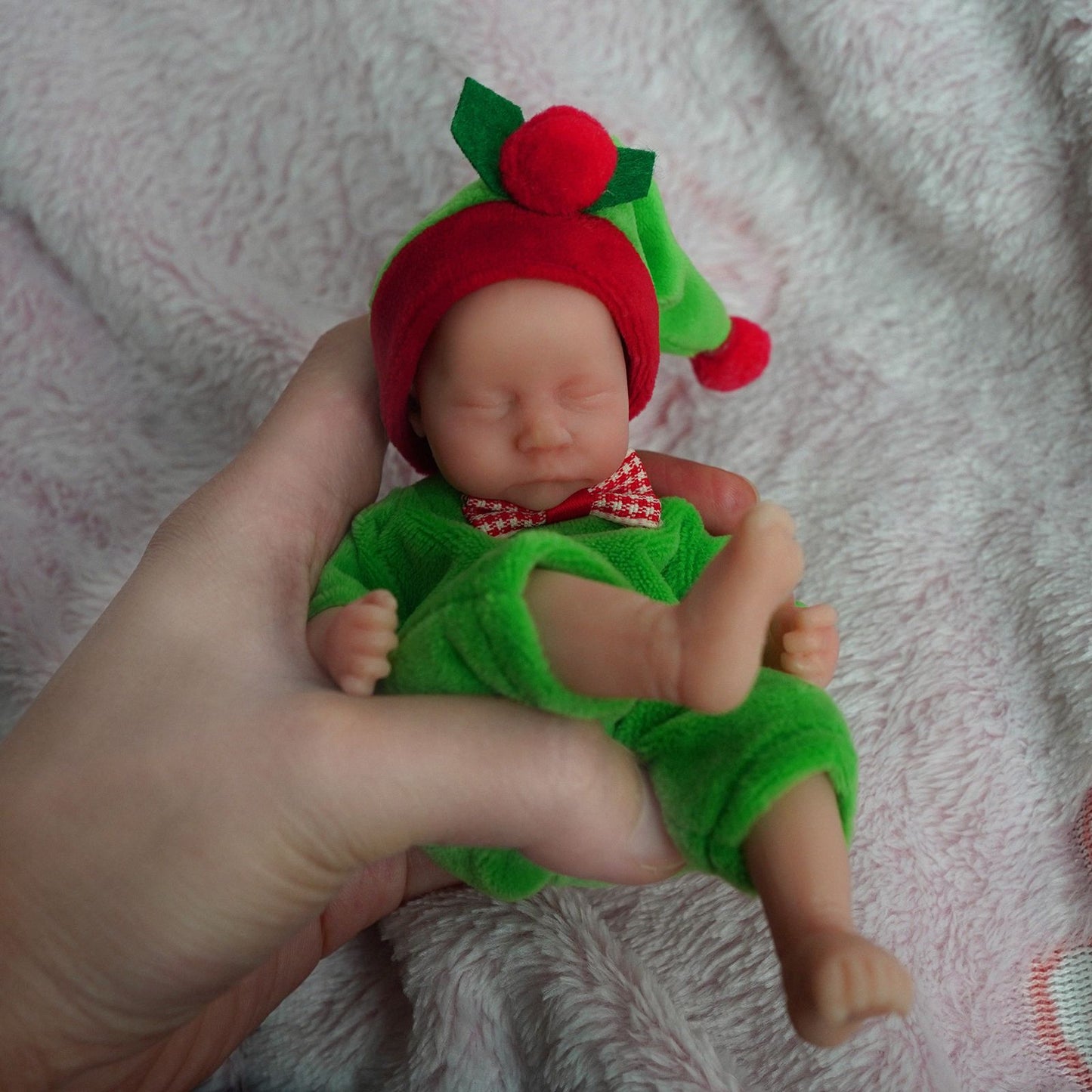 6 Inch Closed Eyes Mini Reborn Doll Boy With Christmas Clothes-Levi