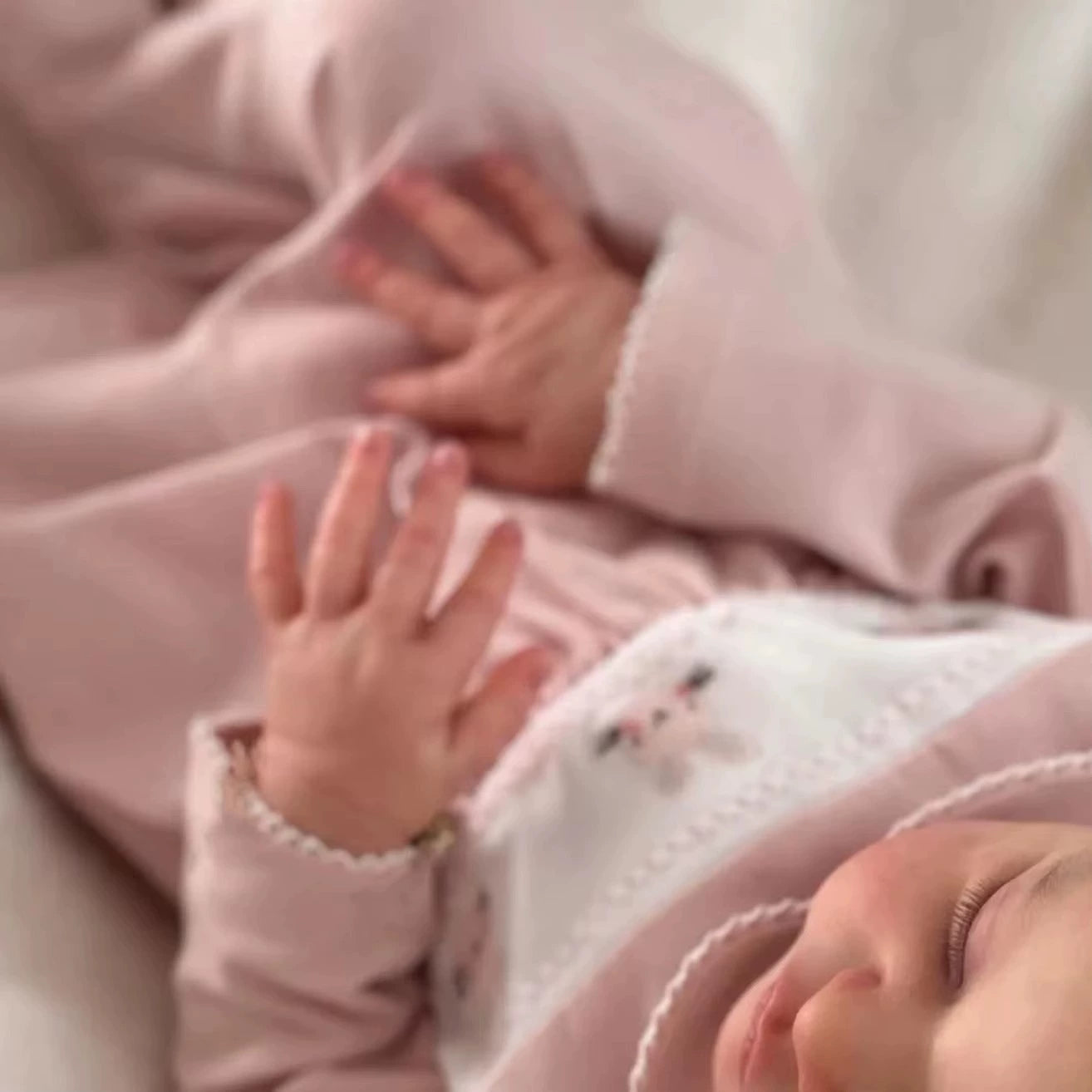 20 Inches Lifelike Closed Eyes Short Hair Reborn Doll-Laura