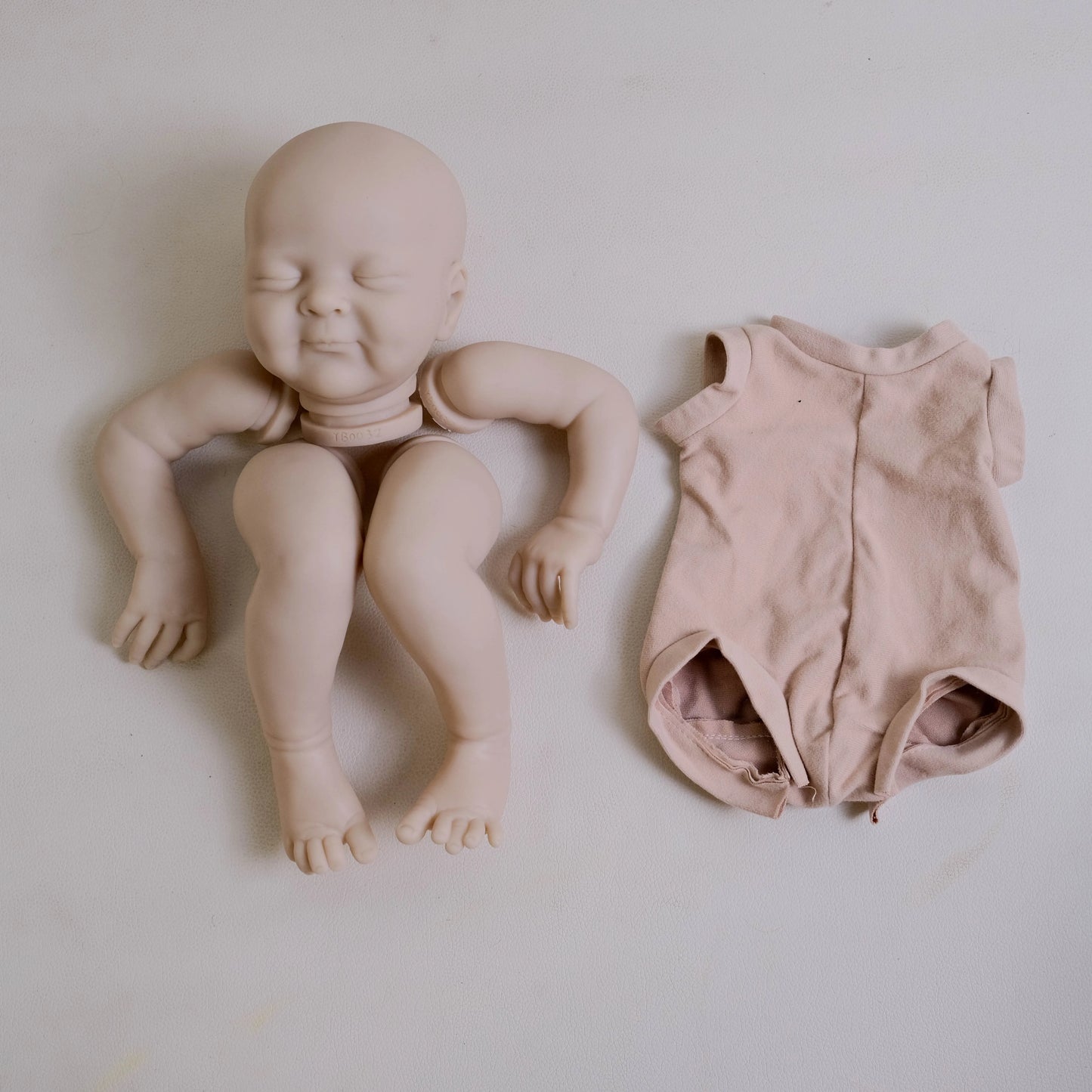 19 Inches Unpainted Closed Eyes Olivia Reborn Doll Kit