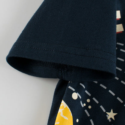 Crewneck, short-sleeved T-shirt with space motif